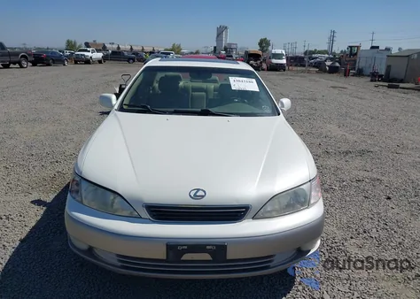 1999 Lexus Es 300 from USA, damaged, VIN JT8BF28GXX0225751